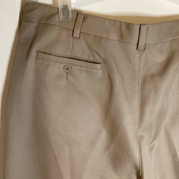 Nike Dri-Fit Mens Golf Shorts Size 38 Beige Khaki Front Pleat Golfing Activewear - Picture 6 of 9